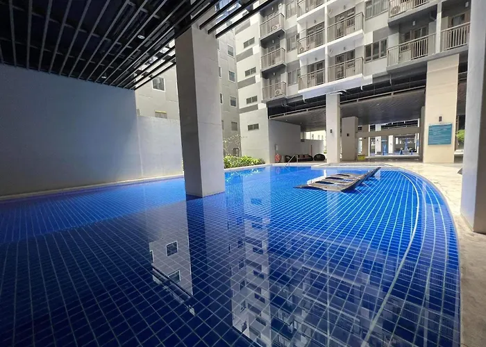 1br With Balcony Condotel In Moa Complex, Entertainment City, Near Naia, Free Wifi, Netflix *